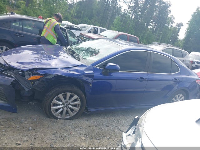 4T1B11HK6JU581897 Toyota CAMRY LE