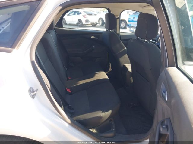 1FADP3K23JL245071 Ford FOCUS SE