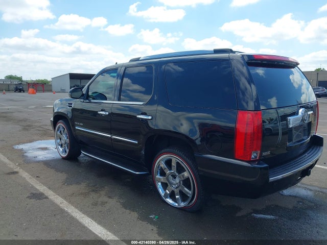 2010 CADILLAC ESCALADE 1GYUCBEFXAR214311 Photo 2