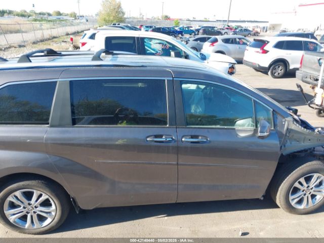 5TDESKFC4RS113702 Toyota Sienna Platinum