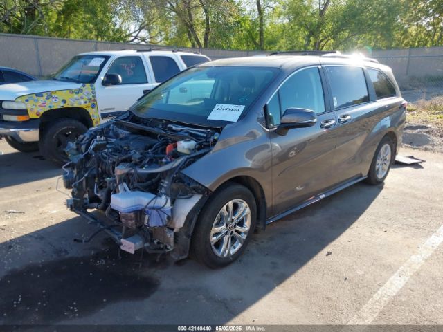 5TDESKFC4RS113702 Toyota Sienna Platinum