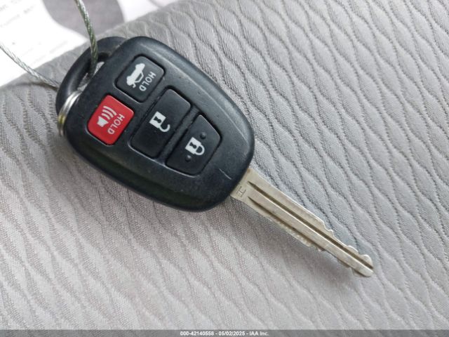 5YFBURHE1HP729692 Toyota COROLLA LE