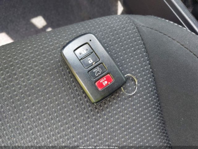 JTMWFREV3JD121908 Toyota Rav4 Xle