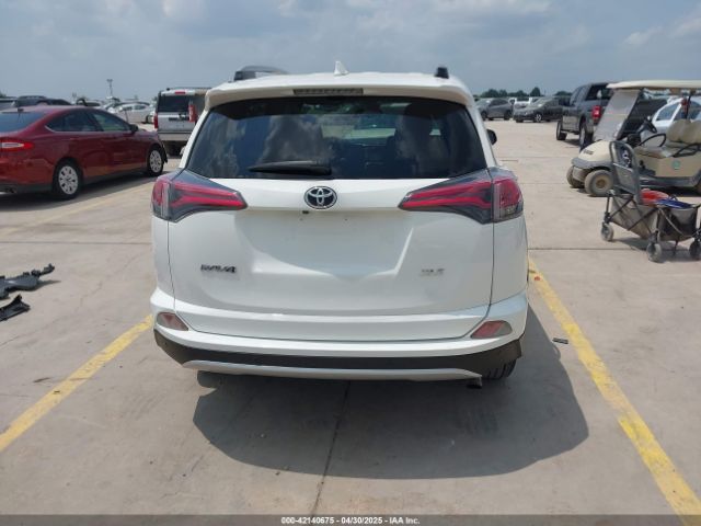 JTMWFREV3JD121908 Toyota Rav4 Xle