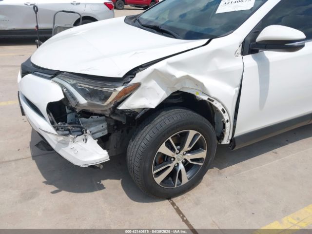 JTMWFREV3JD121908 Toyota Rav4 Xle
