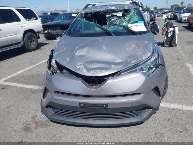 JTNKHMBX8K1046347 Toyota C-HR XLE