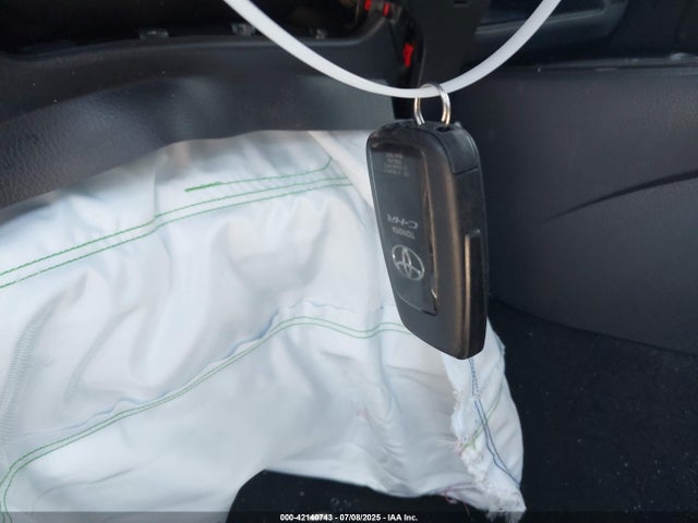 JTNKHMBX8K1046347 Toyota C-HR XLE