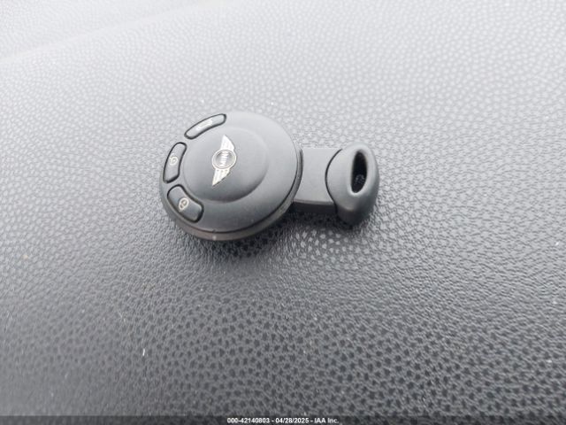 2010 MINI COOPER S WMWMF7C51ATX43070 Photo 10