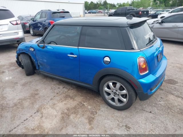 2010 MINI COOPER S WMWMF7C51ATX43070 Photo 2