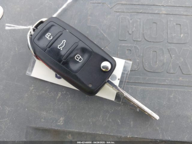 3VWD17AJ2GM285299 Volkswagen Jetta 1.8t Sport