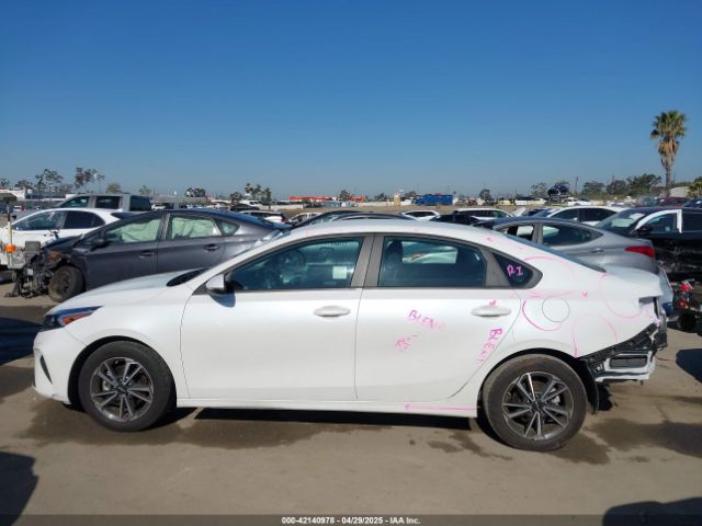 3KPF24AD8PE610260 KIA Forte Lxs