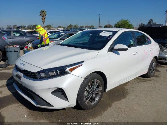 3KPF24AD8PE610260 KIA Forte Lxs
