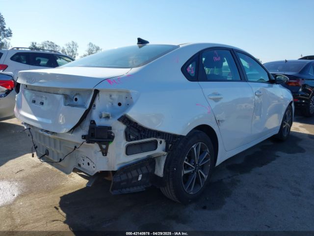 3KPF24AD8PE610260 KIA Forte Lxs