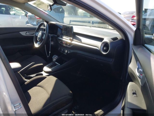 3KPF24AD8PE610260 KIA Forte Lxs