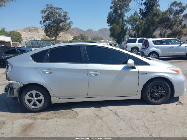 JTDKN3DU6F1978465 Toyota Prius Two