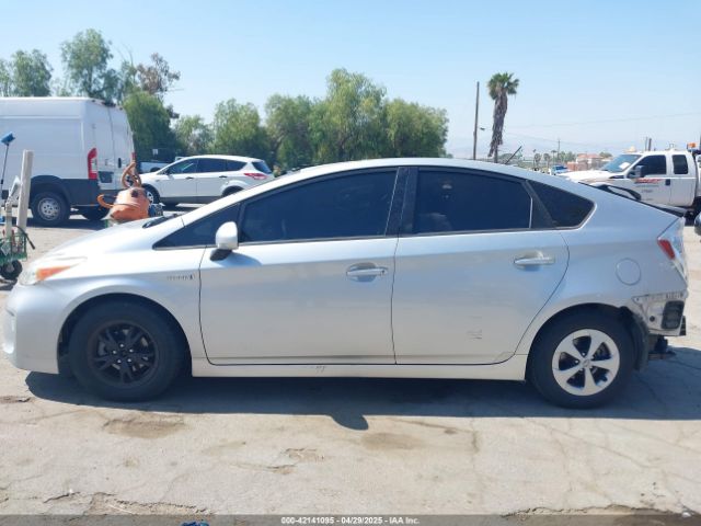 JTDKN3DU6F1978465 Toyota Prius Two