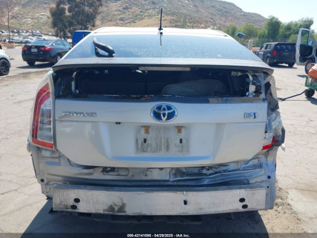 JTDKN3DU6F1978465 Toyota Prius Two