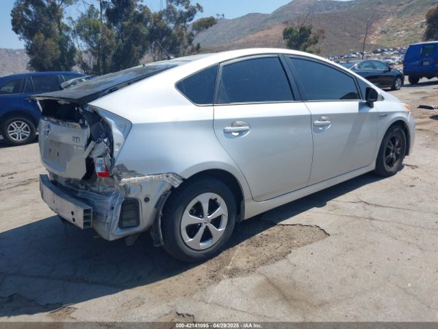 JTDKN3DU6F1978465 Toyota Prius Two