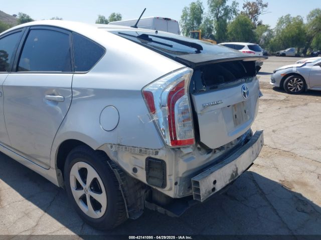 JTDKN3DU6F1978465 Toyota Prius Two