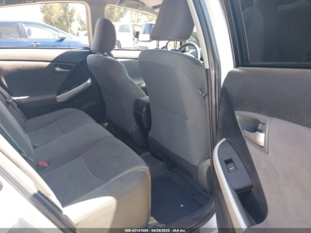 JTDKN3DU6F1978465 Toyota Prius Two