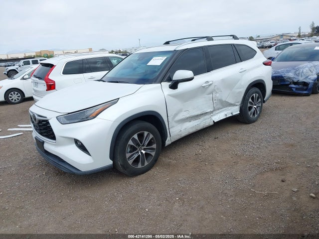Toyota Highlander Xle 2022 5TDHZRAH9NS092425 Image 2