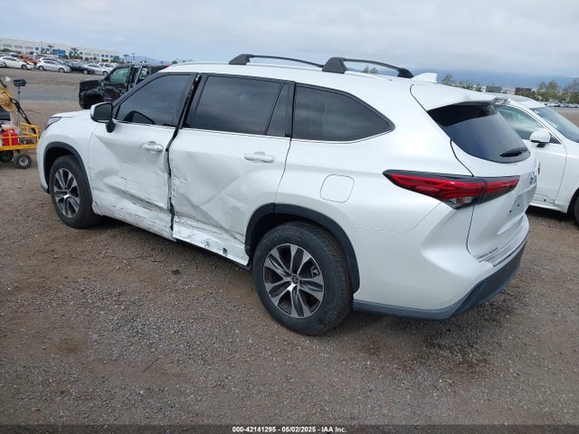 Toyota Highlander Xle 2022 5TDHZRAH9NS092425 Image 3