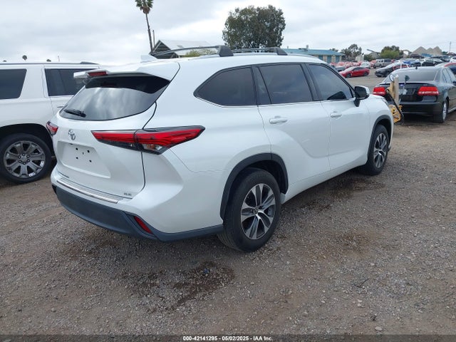 Toyota Highlander Xle 2022 5TDHZRAH9NS092425 Image 4