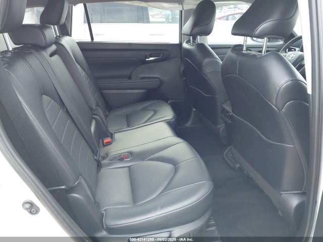Toyota Highlander Xle 2022 5TDHZRAH9NS092425 Image 8