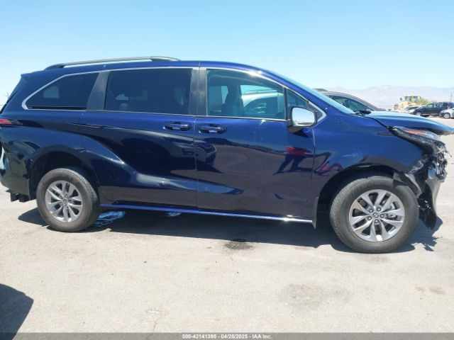 5TDKRKEC0NS101136 Toyota SIENNA LE