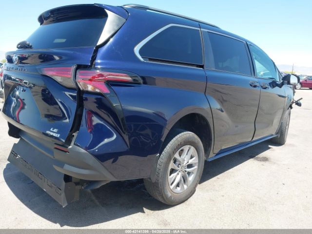 5TDKRKEC0NS101136 Toyota SIENNA LE