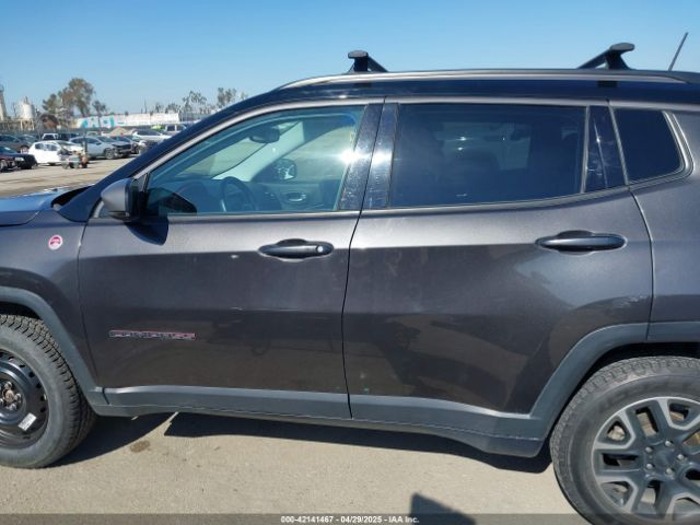 3C4NJDDB3KT759849 Jeep Compass Trailhawk 4x4