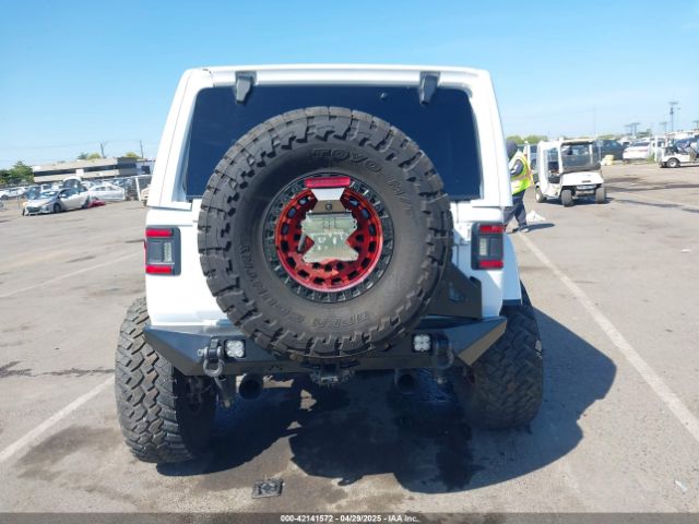 1C4HJXFGXJW110629 Jeep Wrangler Unlimited Rubicon 4x4