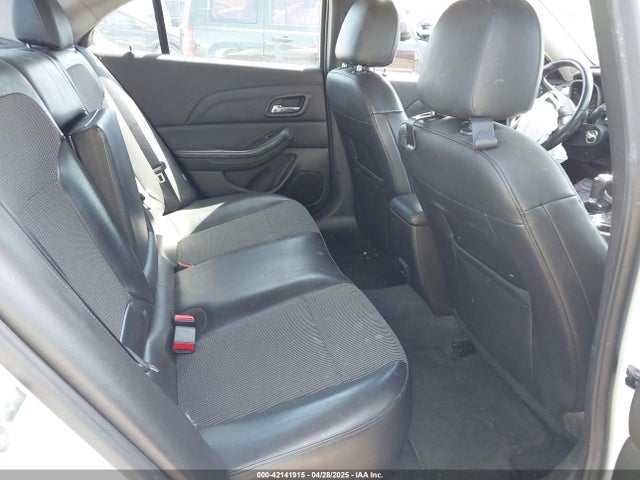 1G11D5SL5FU148698 Chevrolet MALIBU 2LT
