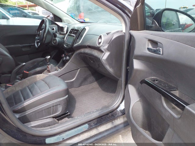 1G1JH6SB5F4126282 Chevrolet Sonic Rs Manual