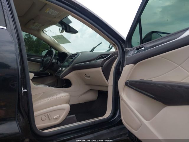 2019 LINCOLN MKC 5LMTJ3DHXKUL21088 Photo 4