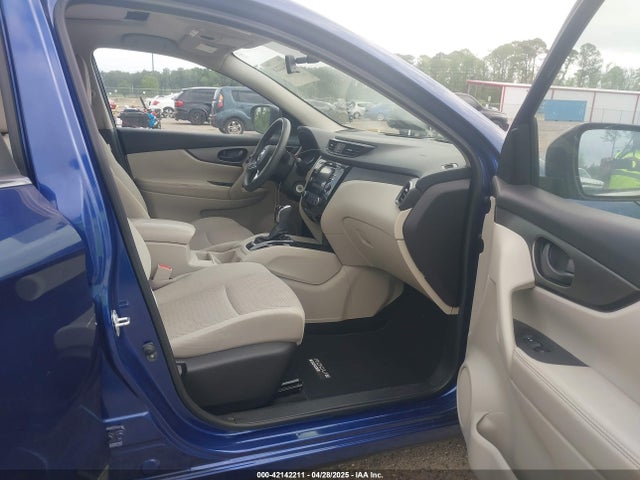 JN1BJ1CR7HW101392 Nissan Rogue Sport S
