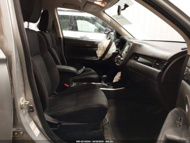 2020 MITSUBISHI OUTLANDER JA4AZ3A38LZ018227 Photo 4
