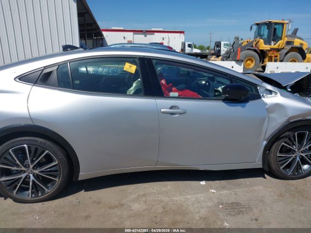 JTDACAAU0R3043770 Toyota Prius Limited