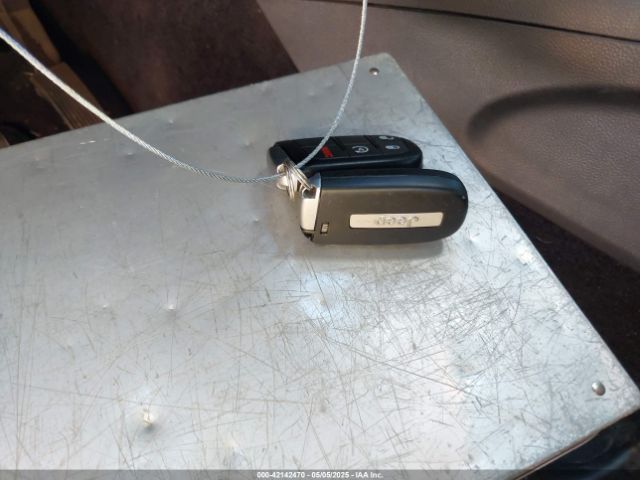 1C4RJEAG3KC558147 Jeep Grand Cherokee Laredo E 4x2