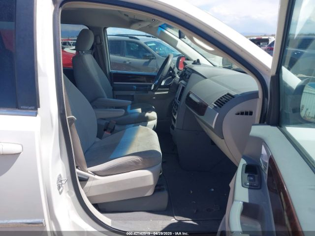 2010 CHRYSLER TOWN & COUNTRY 2A4RR5D10AR151113 Photo 4