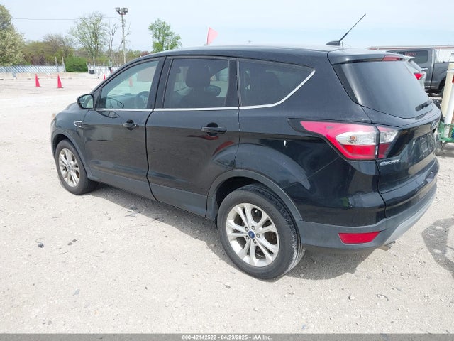 1FMCU0GD3HUC91104 Ford ESCAPE SE
