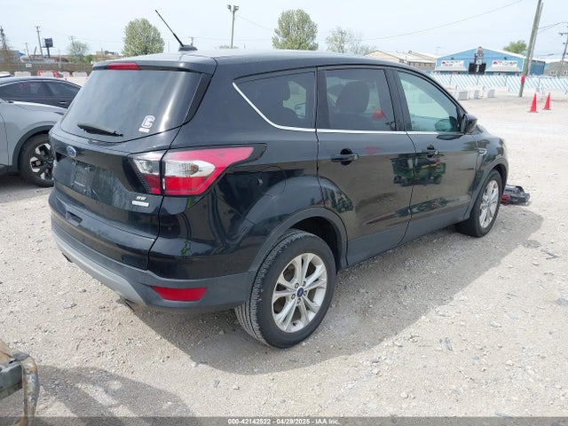 1FMCU0GD3HUC91104 Ford ESCAPE SE