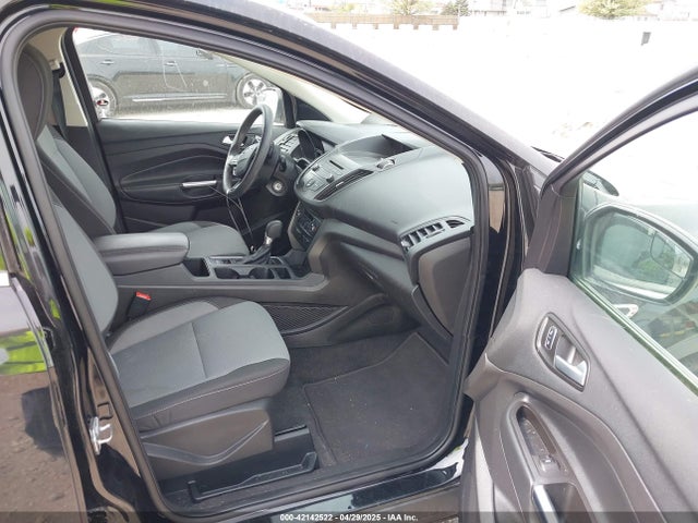 1FMCU0GD3HUC91104 Ford ESCAPE SE