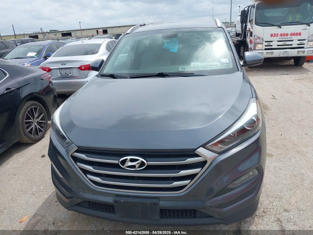 KM8J33A44JU692946 Hyundai TUCSON SEL