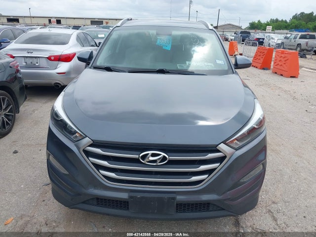 KM8J33A44JU692946 Hyundai TUCSON SEL