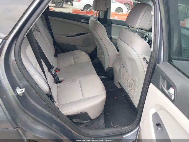 KM8J33A44JU692946 Hyundai TUCSON SEL