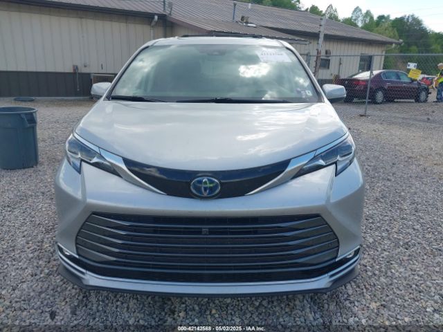 5TDESKFC2NS051825 Toyota Sienna Platinum