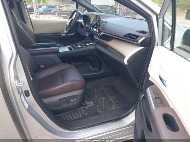 5TDESKFC2NS051825 Toyota Sienna Platinum