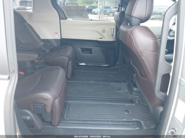 5TDESKFC2NS051825 Toyota Sienna Platinum