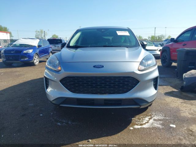 1FMCU9G60NUA83702 Ford ESCAPE SE